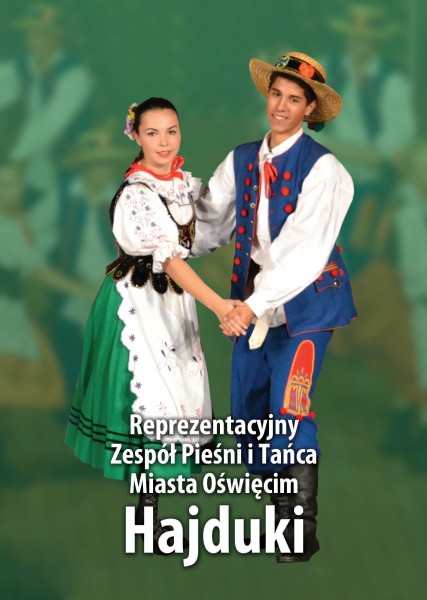 Na plakacie zespołu Hajduki, mężczyzna i kobieta w strojach regionalnych