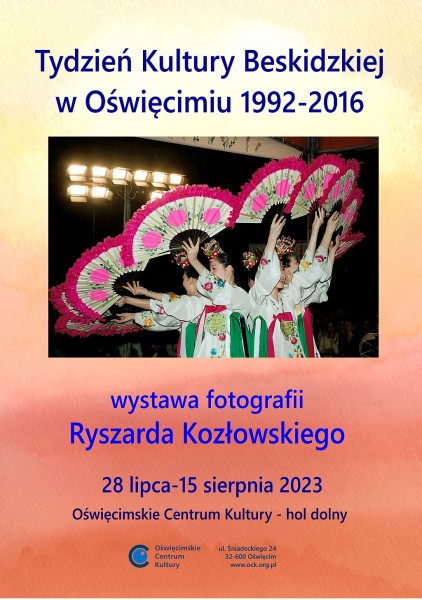 Plakat Tygodnia Kultury beskidzkie na który znajduję się zdjęcie tancerek w strojach regionalnych