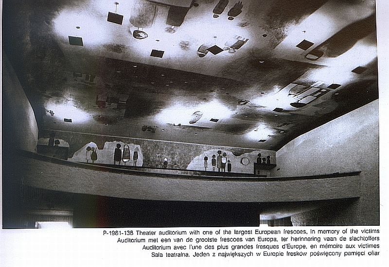 Wnętrze sali widowiskowej ZDK, 1961 rok. Widok malowideł na suficie