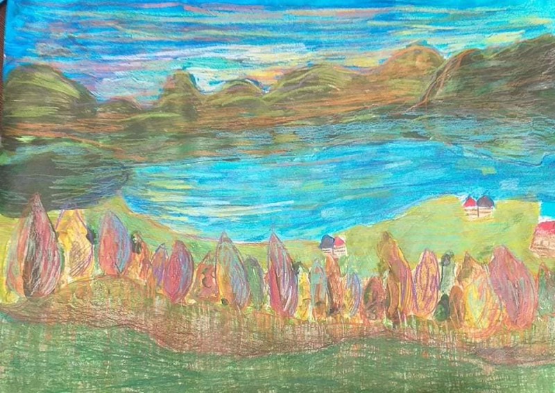 Obrazek przedstawia góry i kolorowe drzewa