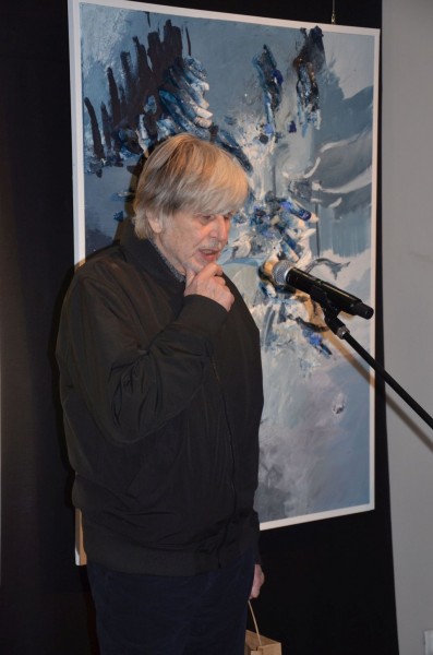 Artysta Tadeusz Baranowski przemawia do zebranych gości
