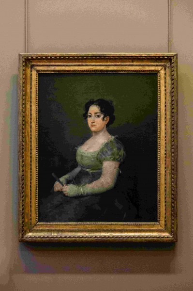Obraz kobiety w zielonej sukience