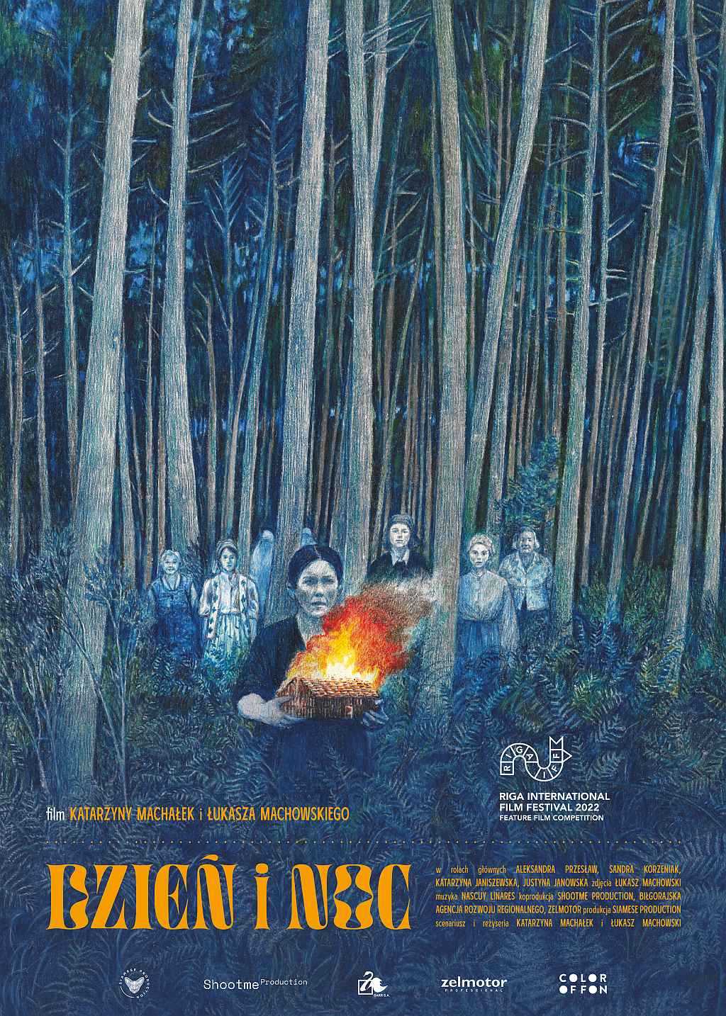 na plakacie na pierwszym planie kobieta z ogniem w rękach, z tyłu wśród drzew kobiety