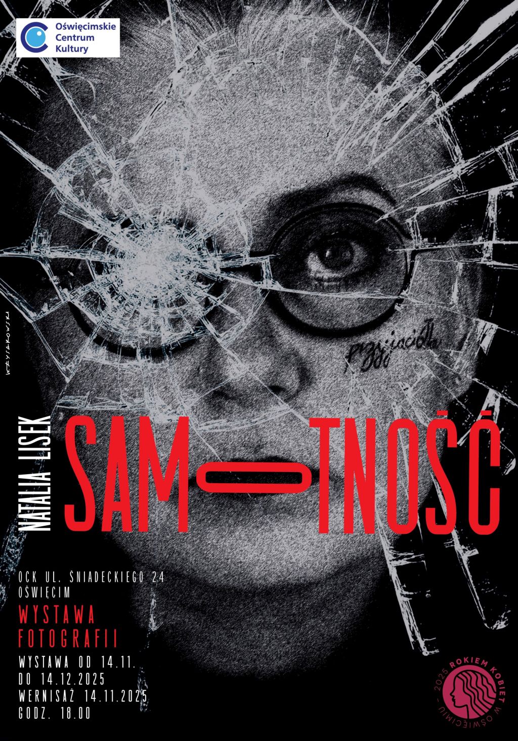 na plakacie twarz kobiety