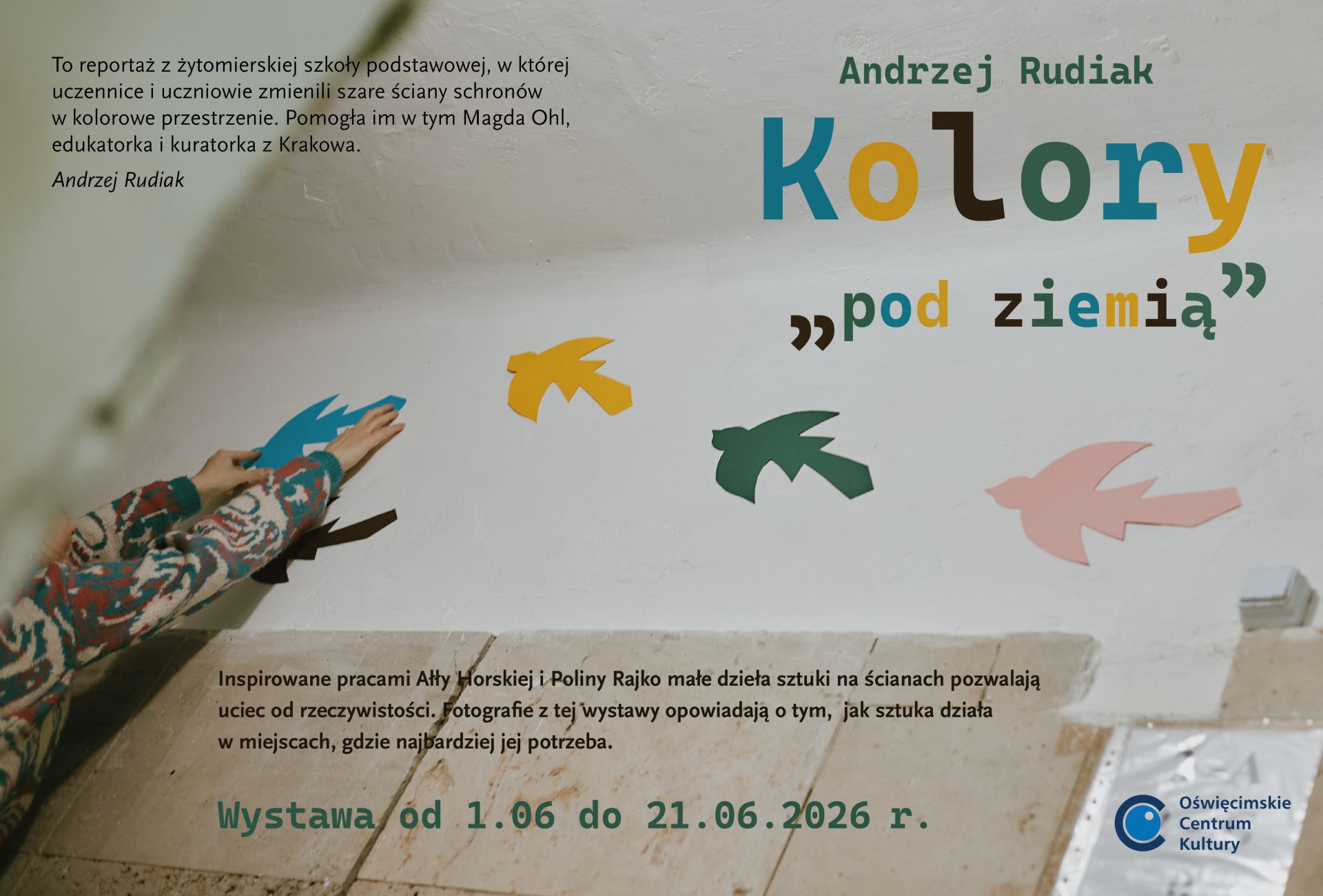 na plakacie kolorowe napisy